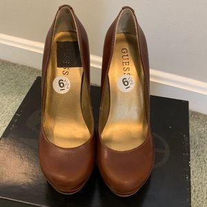 GUESS pumps